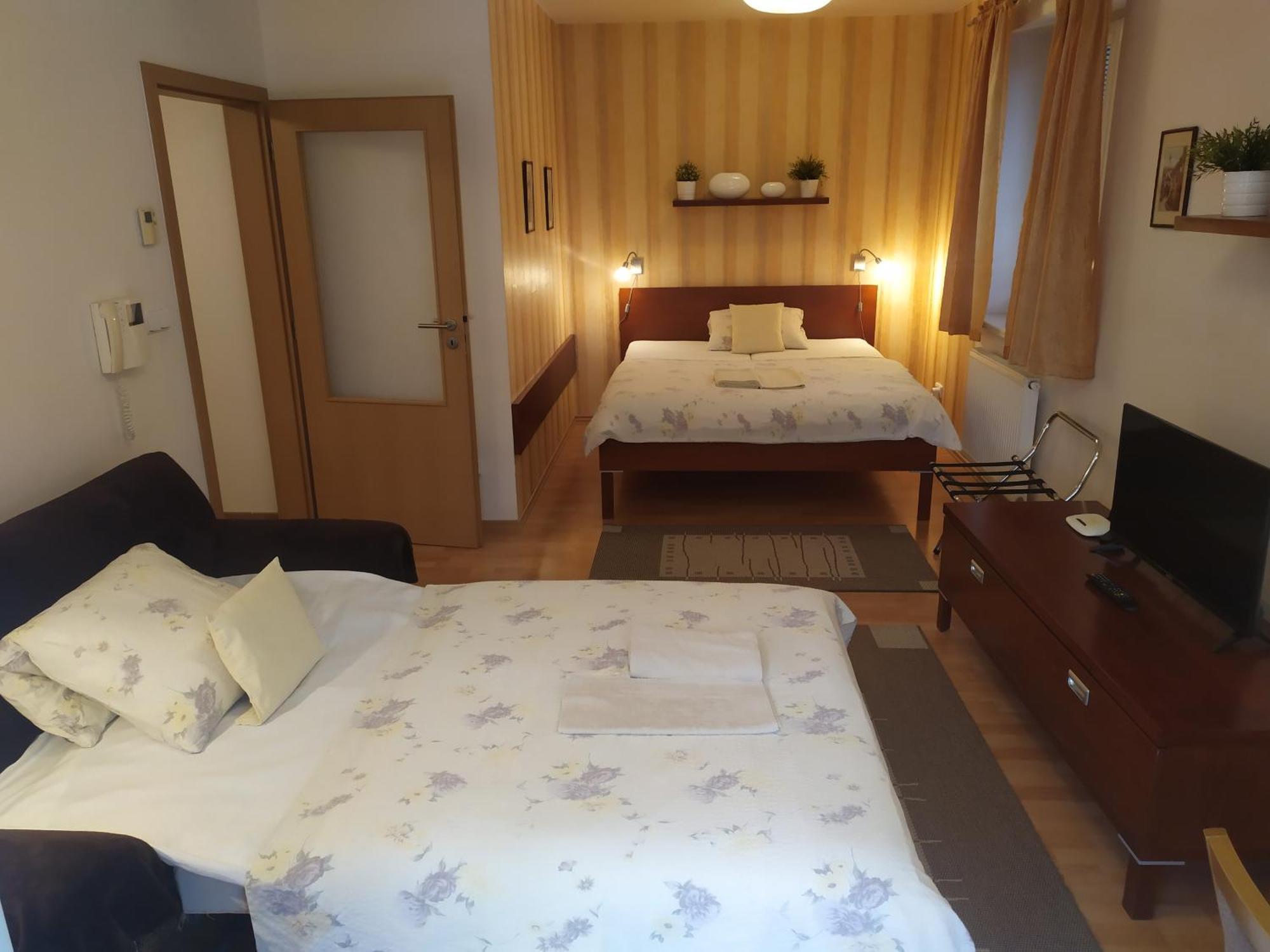 Gonda Apartments Hradec Králové Zewnętrze zdjęcie