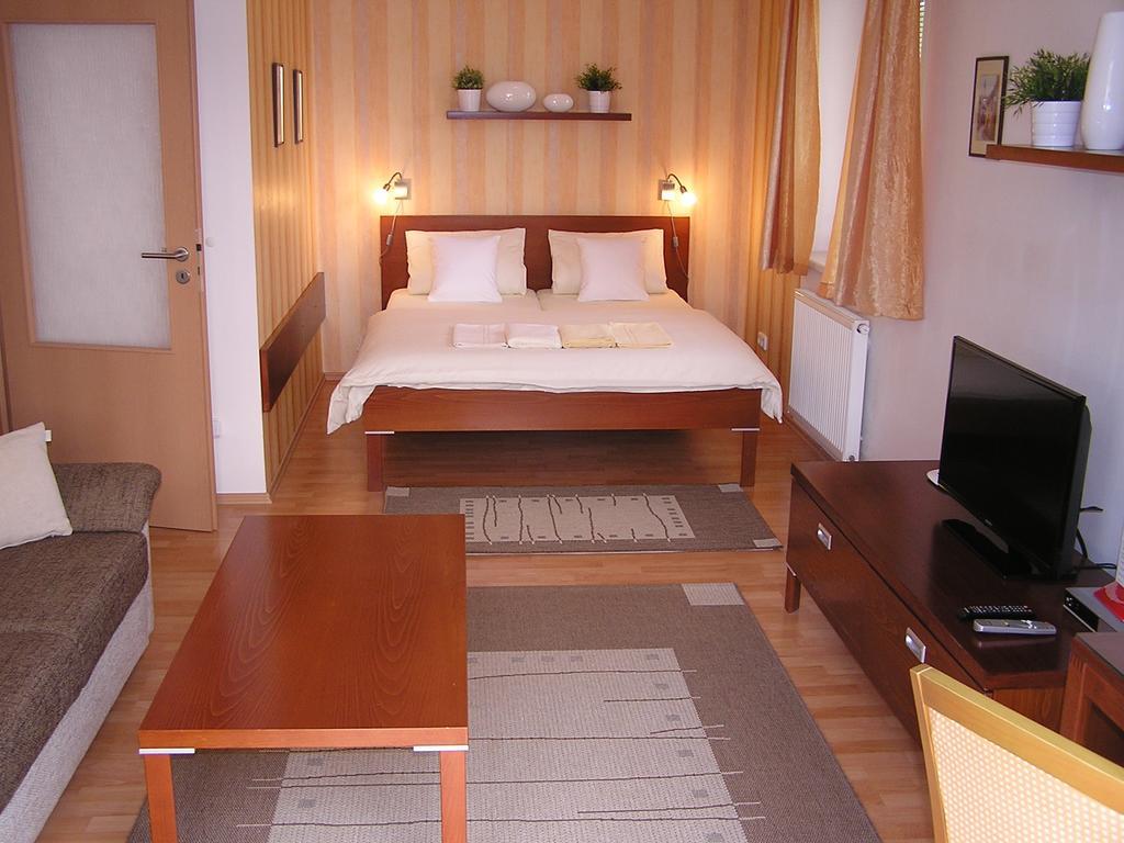 Gonda Apartments Hradec Králové Zewnętrze zdjęcie