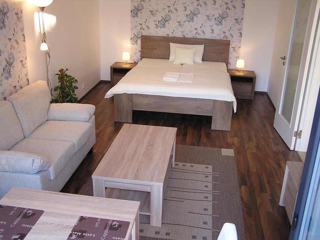 Gonda Apartments Hradec Králové Zewnętrze zdjęcie