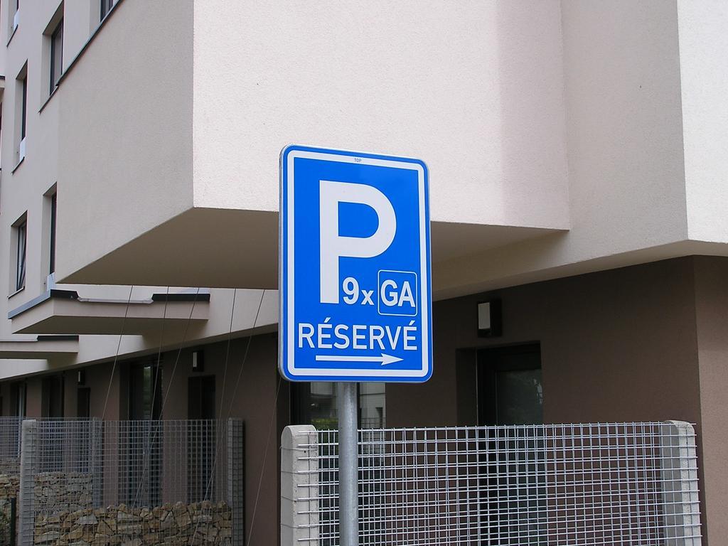 Gonda Apartments Hradec Králové Zewnętrze zdjęcie